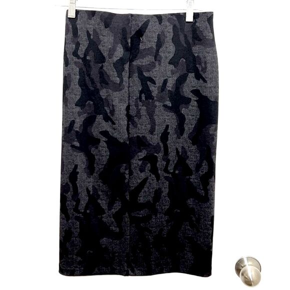 Runway Ready Couture | Wrap Pencil Skirt | Black/Dark Gray Camo Pattern | Siz… - Picture 2 of 9